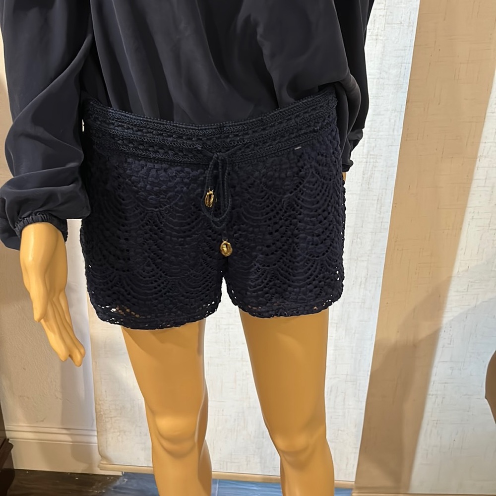 Lily Pulitzer navy shorts sz Small